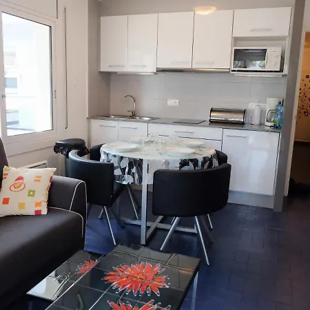 Petite Marie Acollidor Per 2 Persones A 2 Minuts De La Platja Gran, En Ple Centre De Appartement *